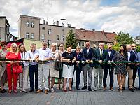 Oficjalne otwarcie terenów rekreacyjnych nad Łarpią rozpoczęło symboliczne przecięcie wstęgi.