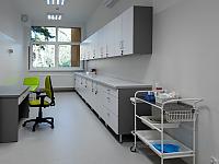 Kadra medyczna ma nowoczesne gabinety i pokoje socjalne.