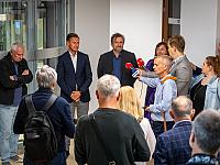 W sobotę, 5 sierpnia 2023 r., po teatralnych przestrzeniach oprowadził dziennikarzy marszałek Olgierd Geblewicz i dyrektor instytucji Adam Opatowicz.