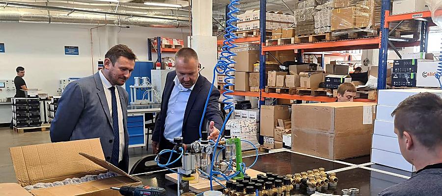 Firma Arka z Sianowa a światowe rynki. Innowacyjne rozwiązania dla systemów wodnych i grzewczych.