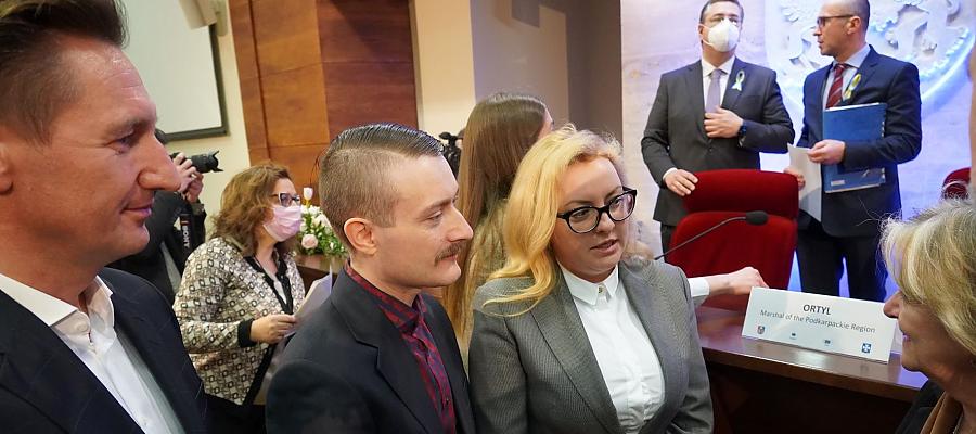  Komisarz ds. polityki regionalnej Elisa Ferreira (za prawej) i marszałek Olgierd Geblewicz (pierwszy z lewej) podczas spotkania samorządowców w Rzeszowie.