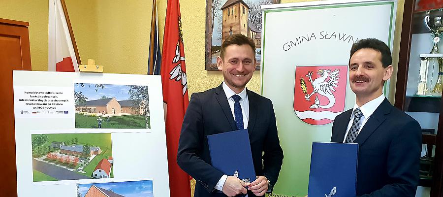 Dalsza rewitalizacja przestrzeni publicznych w gminie Sławno dotyczy obszaru wsi Bobrowice, gdzie powstanie przedszkole nawiązujące swą architekturą do typowej zabudowy wiejskiej.