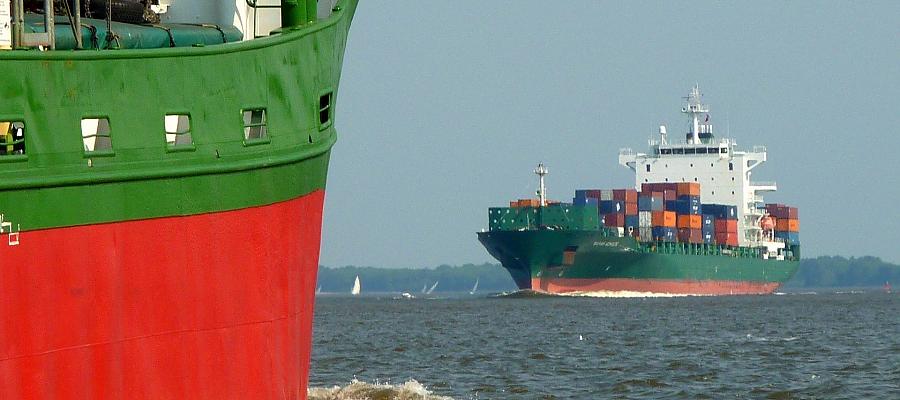 Na zdjęciu: kontenerowiec