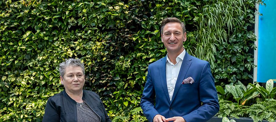 Dyrektor Małgorzata Usielska, dyrektor SPWSZ, z marszałkiem Olgierdem Geblewiczem